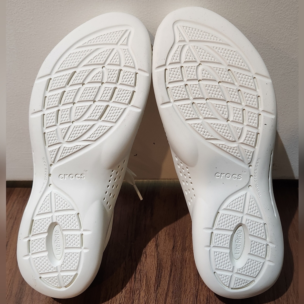 Women's Crocs LiteRide 360 Sneakers, Size 11 - Picture 12 of 15